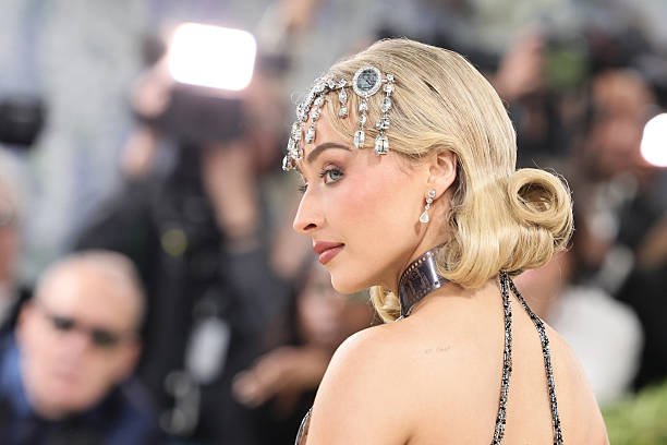 Sabrina Carpenter Attends the 2026 Met Gala Celebr