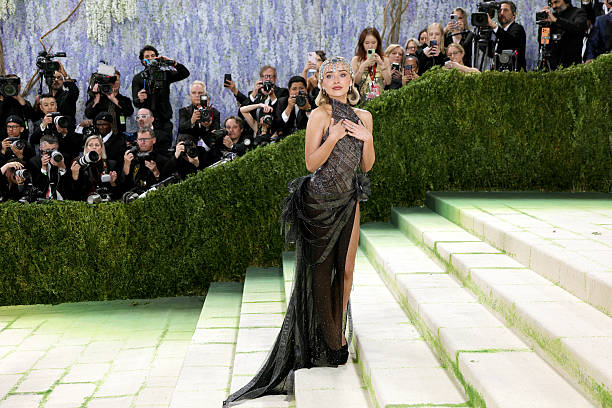 Sabrina Carpenter Attends the 2026 Met Gala Celebr