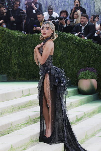Sabrina Carpenter Attends the 2026 Met Gala Celebr