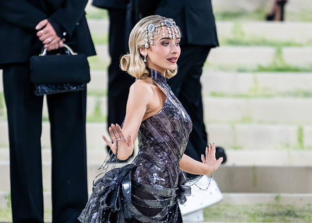 Sabrina Carpenter Attends the 2026 Met Gala Celebr