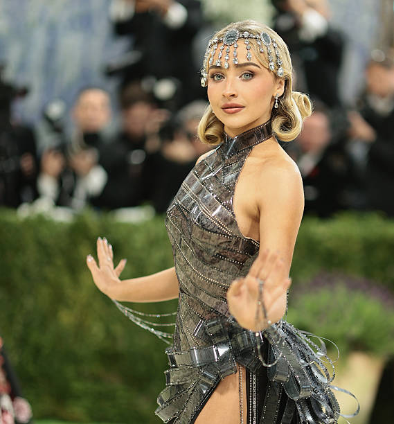 Sabrina Carpenter Attends the 2026 Met Gala Celebr