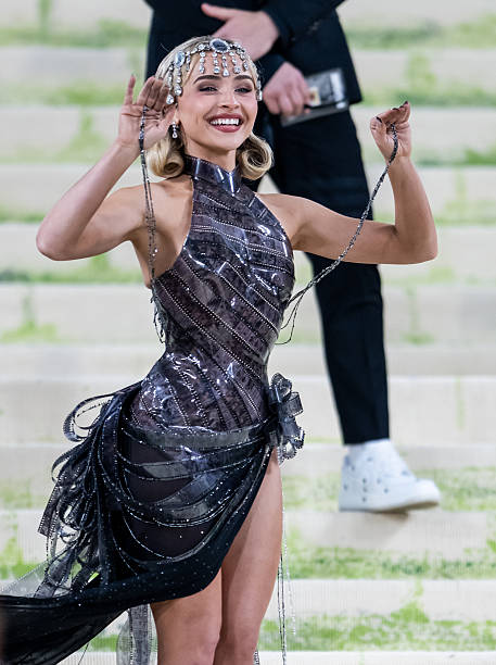 Sabrina Carpenter Attends the 2026 Met Gala Celebr
