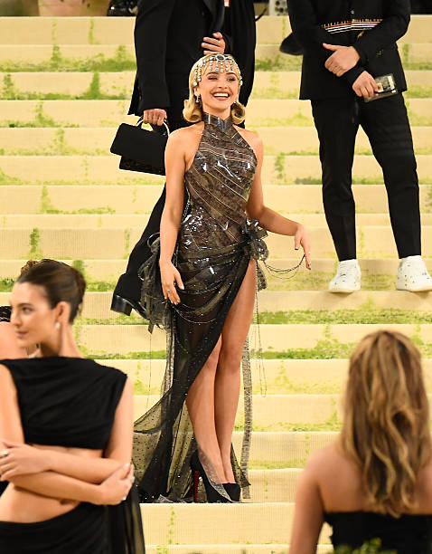 Sabrina Carpenter Attends the 2026 Met Gala Celebr