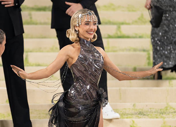 Sabrina Carpenter Attends the 2026 Met Gala Celebr
