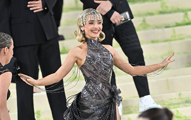 Sabrina Carpenter Attends the 2026 Met Gala Celebr