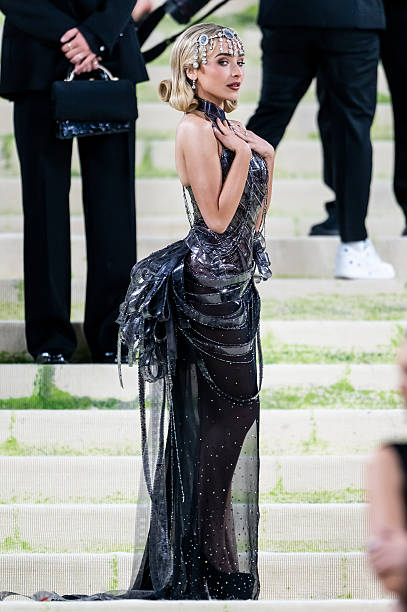 Sabrina Carpenter Attends the 2026 Met Gala Celebr