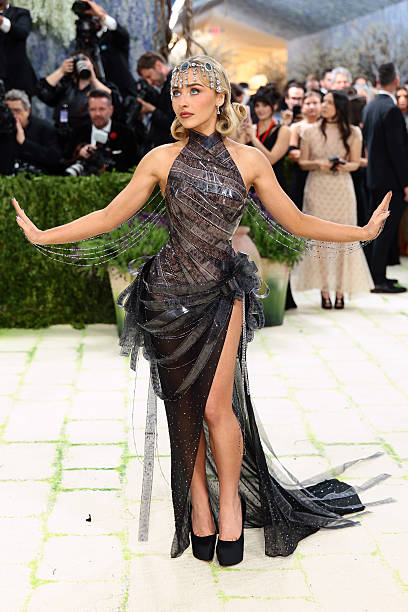 Sabrina Carpenter Attends the 2026 Met Gala Celebr