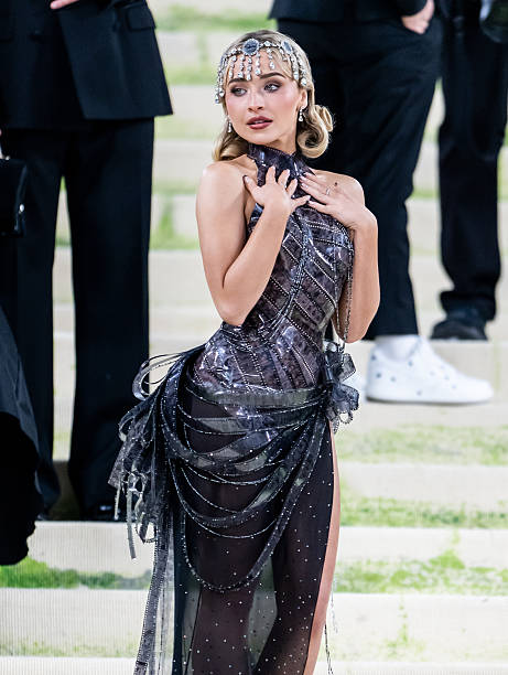 Sabrina Carpenter Attends the 2026 Met Gala Celebr