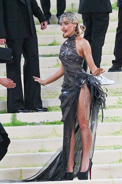 Sabrina Carpenter Attends the 2026 Met Gala Celebr