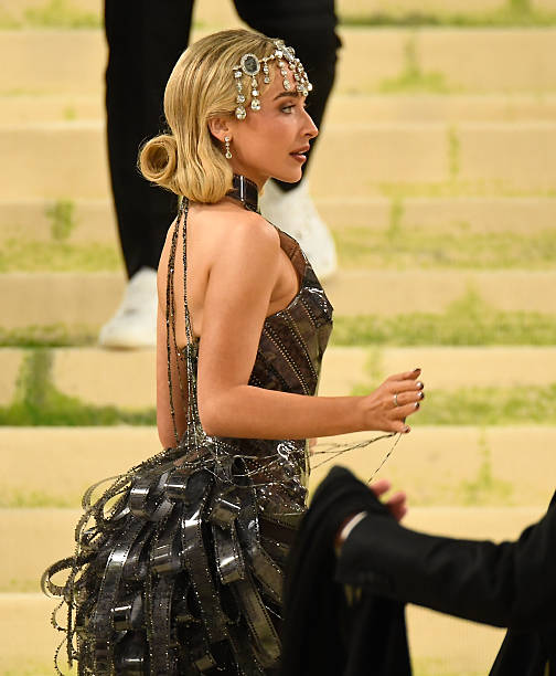 Sabrina Carpenter Attends the 2026 Met Gala Celebr