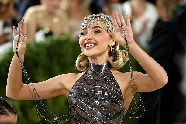 Sabrina Carpenter Attends the 2026 Met Gala Celebr