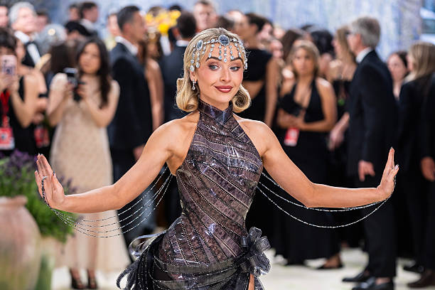 Sabrina Carpenter Attends the 2026 Met Gala Celebr