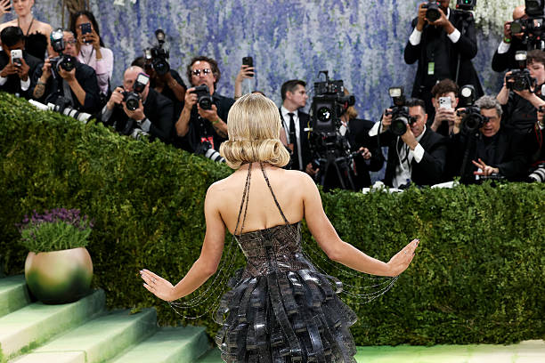 Sabrina Carpenter Attends the 2026 Met Gala Celebr