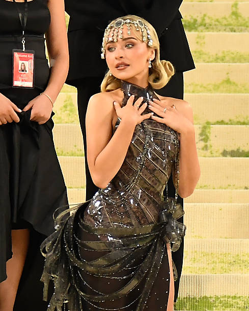 Sabrina Carpenter Attends the 2026 Met Gala Celebr