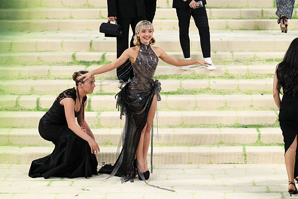 Sabrina Carpenter Attends the 2026 Met Gala Celebr