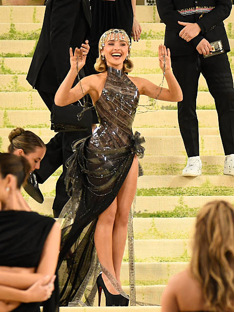 Sabrina Carpenter Attends the 2026 Met Gala Celebr