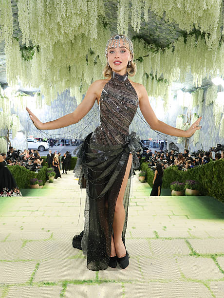 Sabrina Carpenter Attends the 2026 Met Gala Celebr