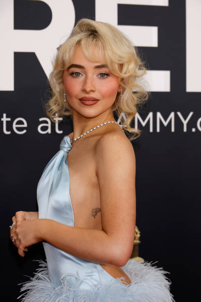 Sabrina Carpenter attends the 67th GRAMMY Awards on February 02, 2025 in Los Angeles, California. (408×612)