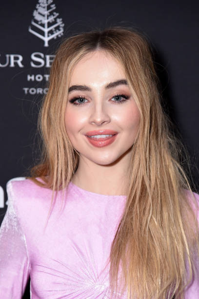 Sabrina Carpenter attends The Hollywood Foreign Press Association and InStyle Party during 2018 Toronto International Film Festival at Four Seasons Hotel on September 8, 2018 in Toronto, Canada. — frame 3/6 (408×612)