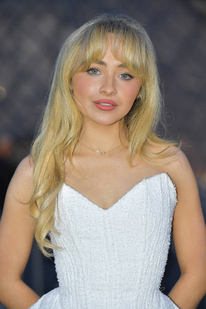 Sabrina Carpenter attends the Lancome X Louvre photocall as part of Paris Fashion Week on September 26, 2023 in Paris, France. — frame 2/6 (408×612)