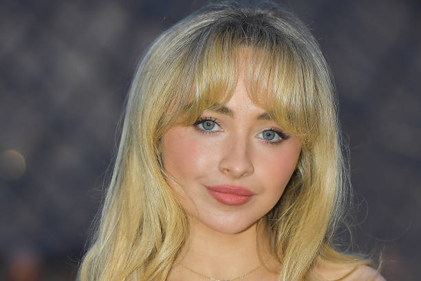 Sabrina Carpenter attends the Lancome X Louvre photocall as part of Paris Fashion Week on September 26, 2023 in Paris, France. — frame 4/6 (612×408)