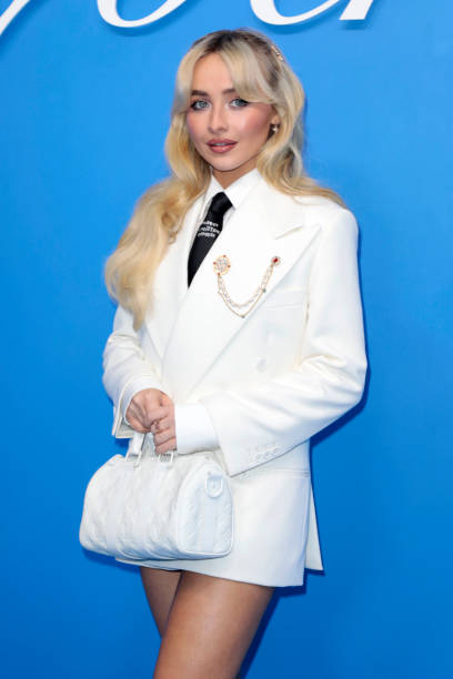 Sabrina Carpenter attends the Louis Vuitton Menswear Spring/Summer 2025 show as part of Paris Fashion Week on June 18, 2024 in Paris, France. — frame 7/7 (408×612)