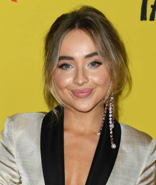 Sabrina Carpenter attends the Premiere Of Netflix's "Tall Girl" at Netflix Home Theater on September 09, 2019 in Los Angeles, California. — frame 12/25 (517×612)