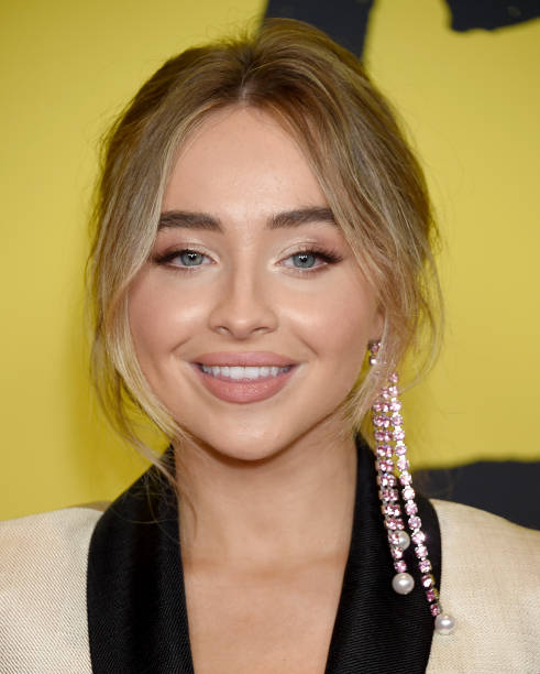 Sabrina Carpenter attends the Premiere Of Netflix's "Tall Girl" at Netflix Home Theater on September 9, 2019 in Los Angeles, California. — frame 7/25 (491×612)