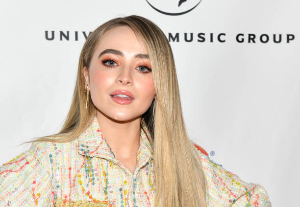 Sabrina Carpenter attends the Universal Music Group's 2019 After Party To Celebrate The GRAMMYs at ROW DTLA on February 10, 2019 in Los Angeles, California. (612×424)