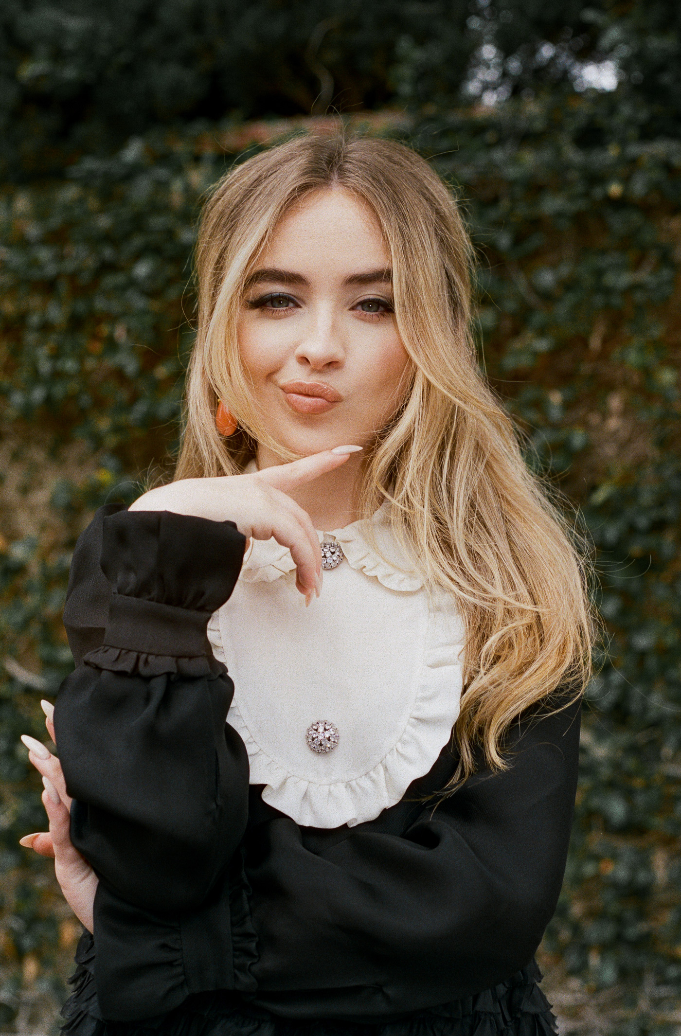 Sabrina Carpenter by Sarah Carpenter for Cosmopolitan (August 2020) (1400×2130)