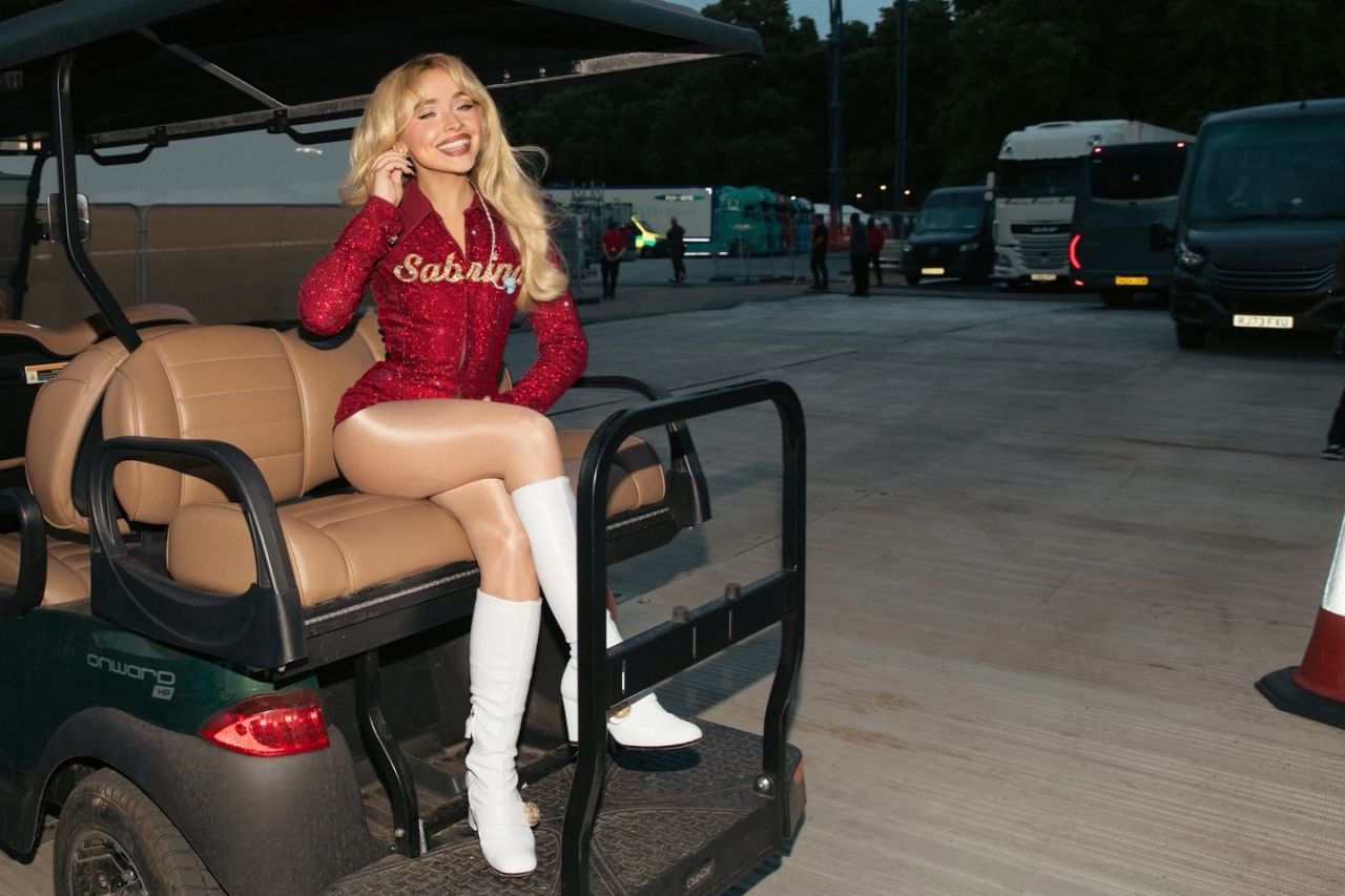 Sabrina Carpenter Commands Summer Stage
