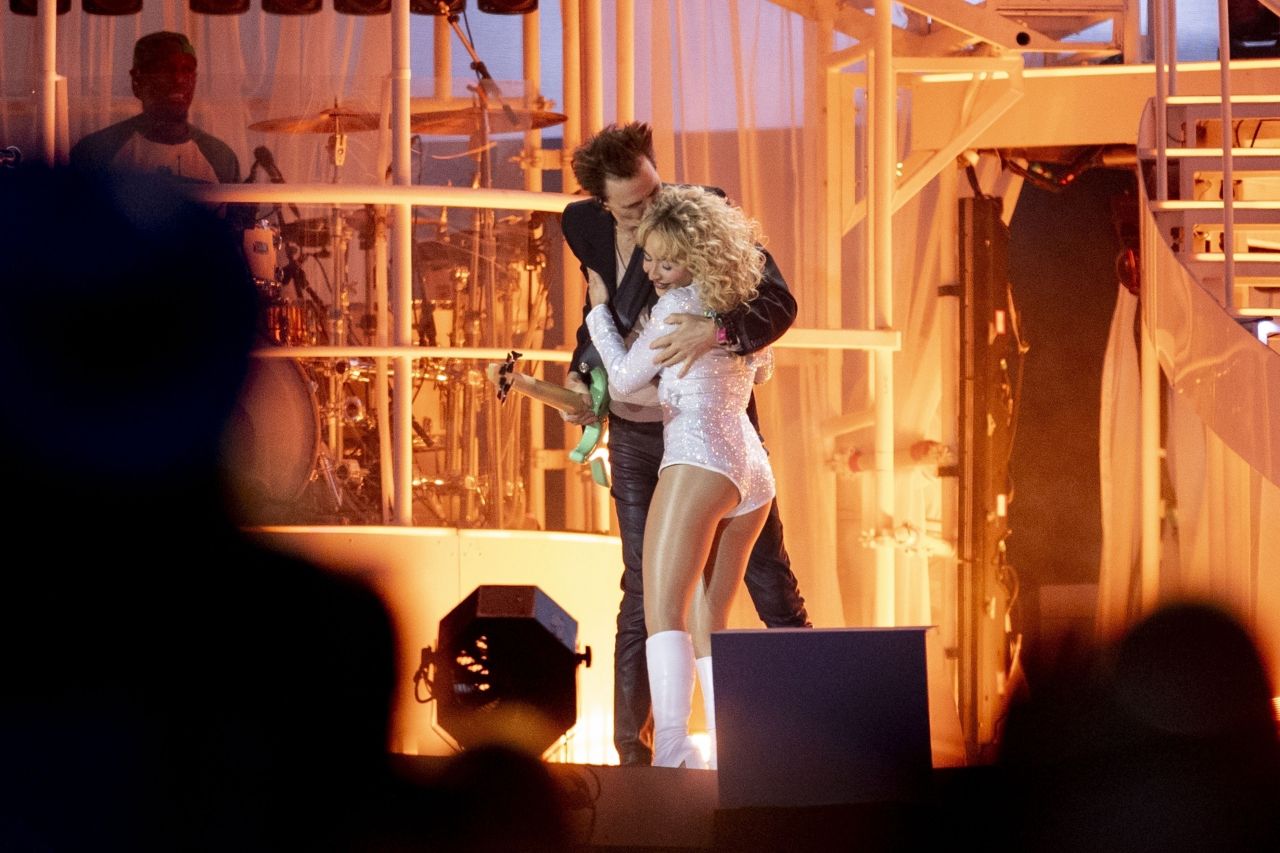 Sabrina Carpenter Electrifies British Summer Time