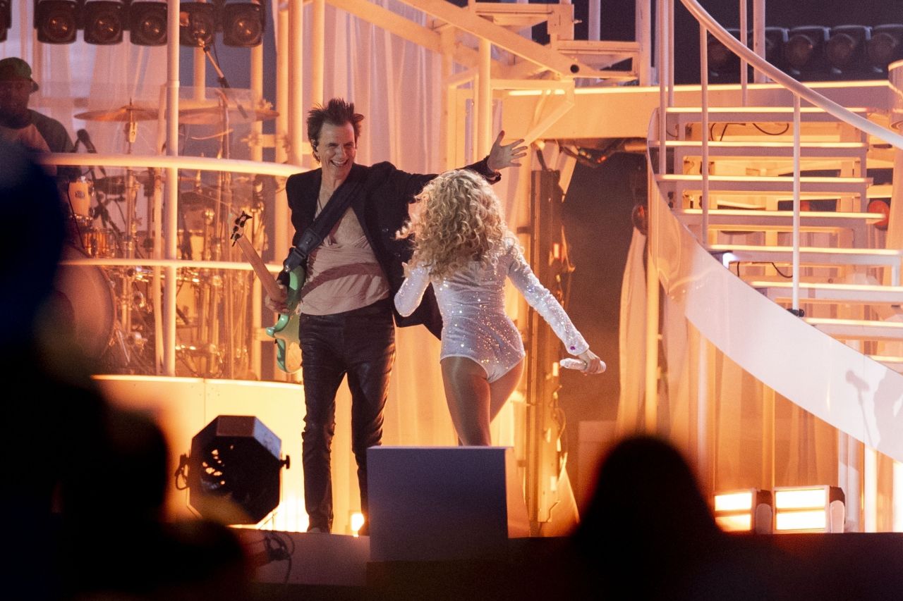 Sabrina Carpenter Electrifies British Summer Time