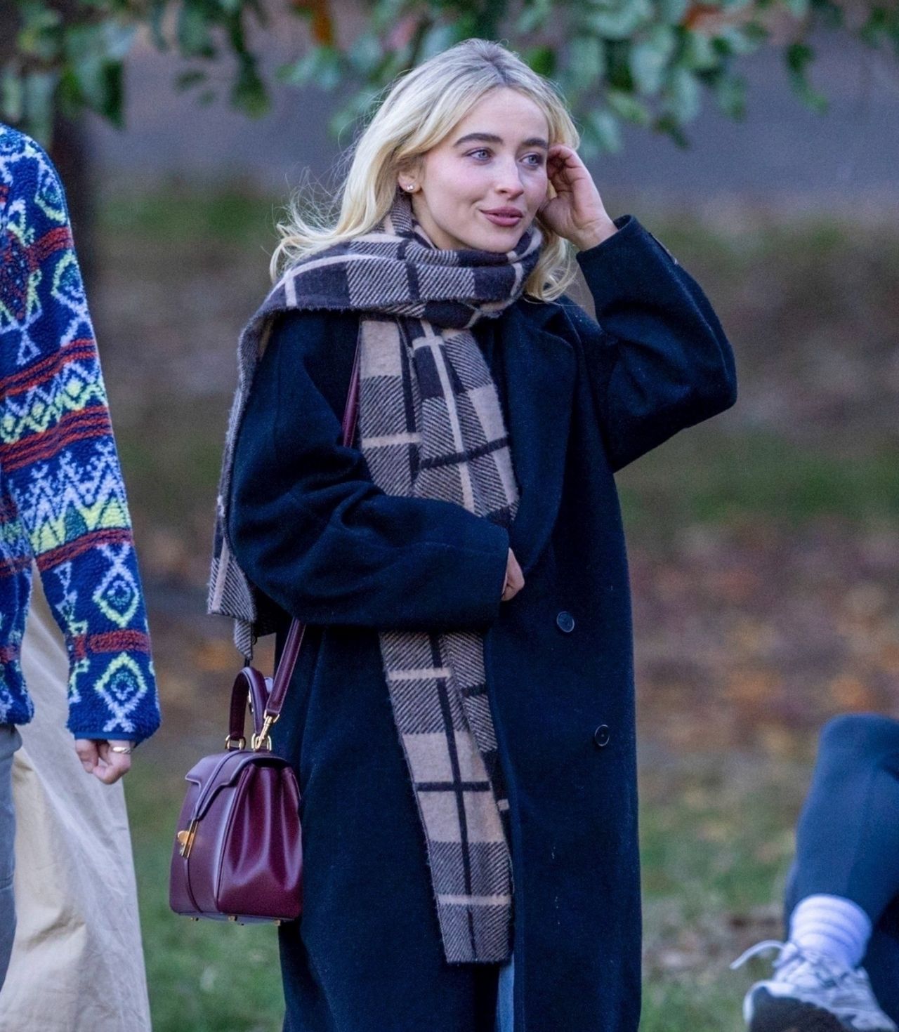Sabrina Carpenter in Aritzia Coat and Plaid Scarf (1280×1470)
