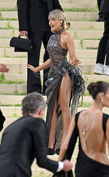 Sabrina Carpenter is Seen Arriving at the 2026 Met (376×612)