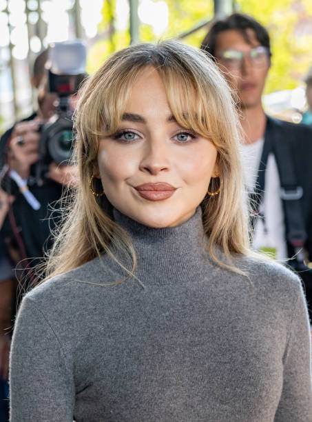 Sabrina Carpenter is seen arriving to the Michael Kors Collection Spring/Summer 2023 Fashion Show during New York Fashion Week on September 14, 2022 in New York City. (453×612)