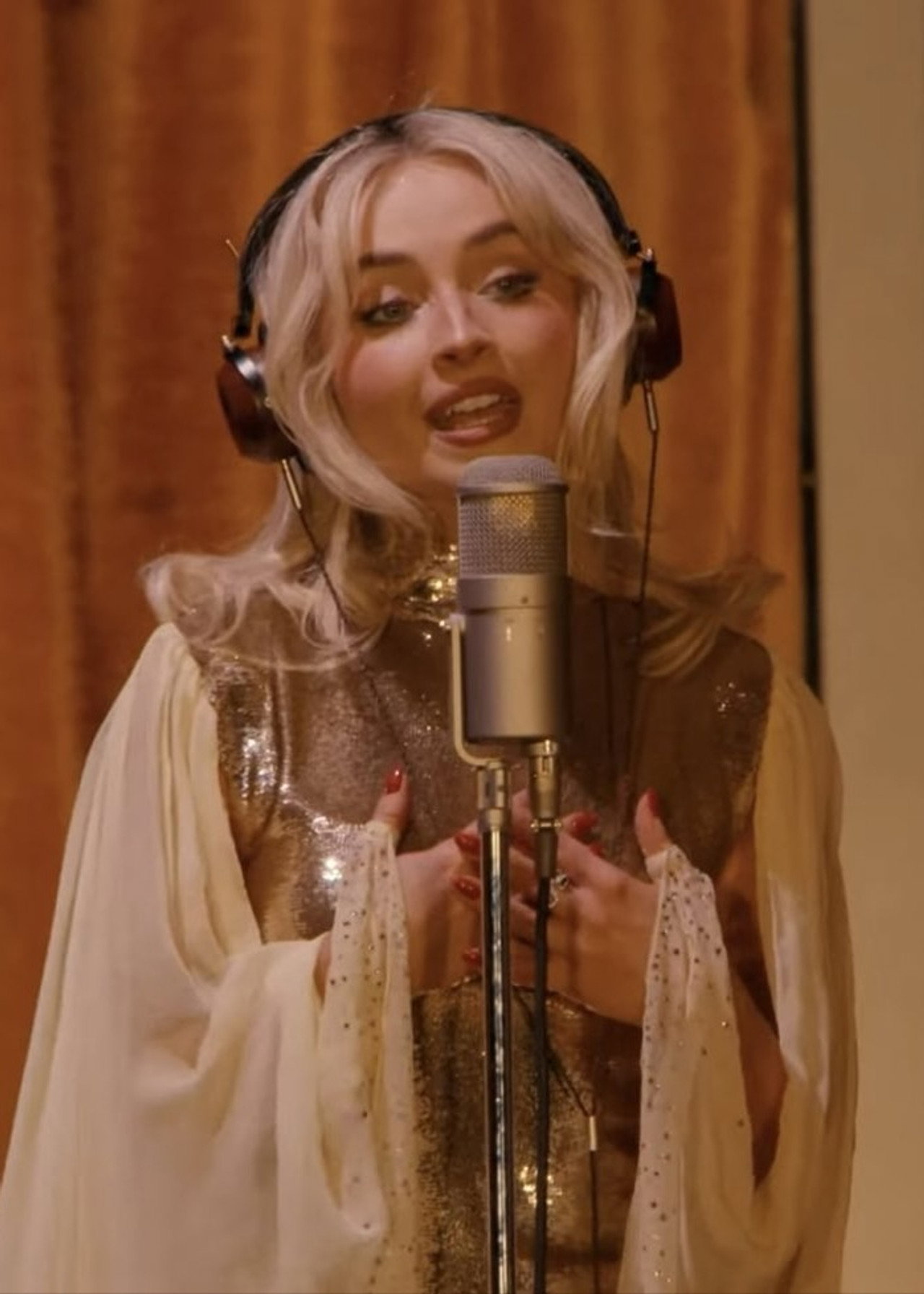 Sabrina Carpenter (1280×1792)