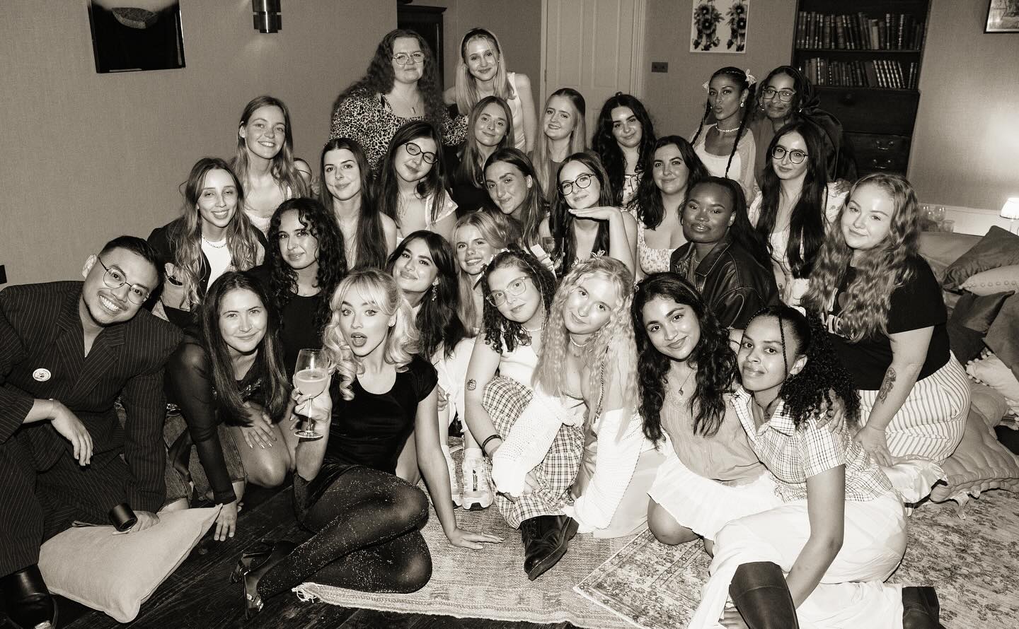 London 🐾 Man’s Best Friend playdate was so special as we’ve completed listening in all the cities i made the album! ...