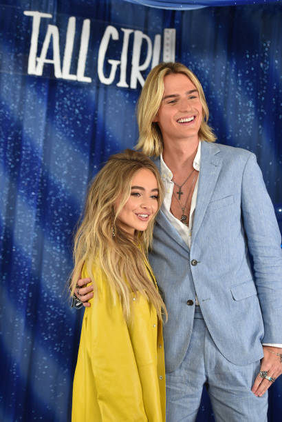 Sabrina Carpenter Luke Eisner Seen at Tall Girl (410×612)