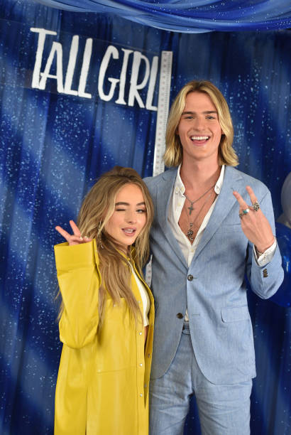 Sabrina Carpenter Luke Eisner Seen at Tall Girl (410×612)