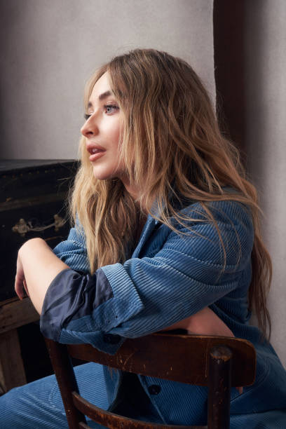 Sabrina Carpenter of the Film the Short History (408×612)