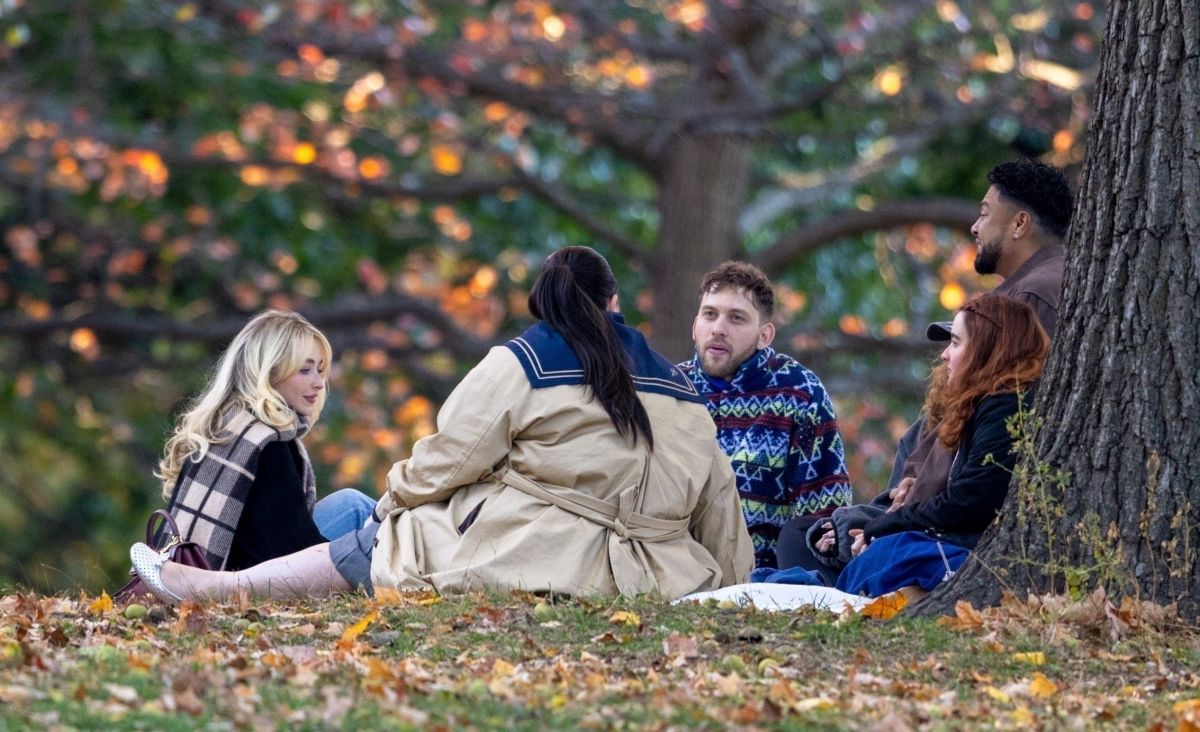 Sabrina Carpenter Out with Friends at Prospect Par