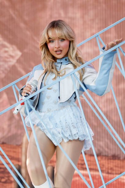 Sabrina Carpenter Performs at the Coachella Stage (408×612)