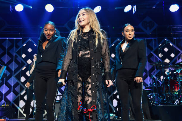 Sabrina Carpenter Performs During Kiss