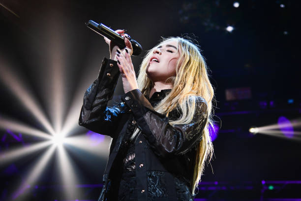 Sabrina Carpenter Performs During Kiss