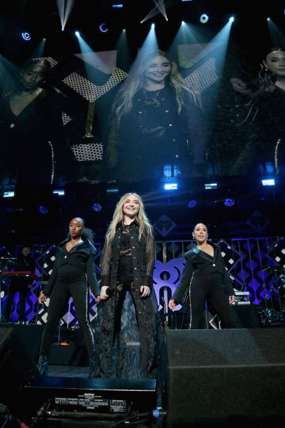 Sabrina Carpenter Performs in Concert During (408×612)