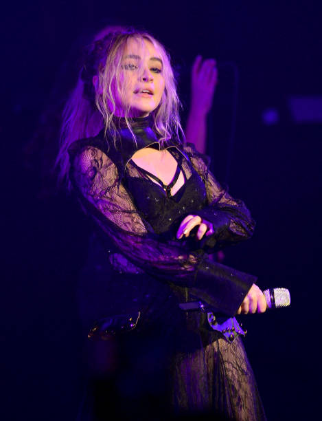 Sabrina Carpenter Performs on Stage During (469×612)