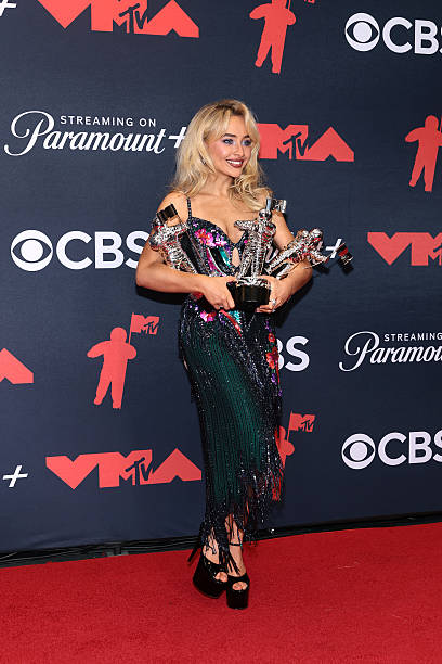 Sabrina Carpenter Poses in the Press Room During