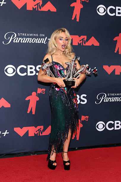 Sabrina Carpenter Poses in the Press Room During