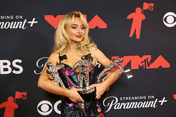 Sabrina Carpenter Poses in the Press Room During
